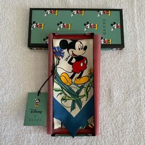 disney gucci scarf